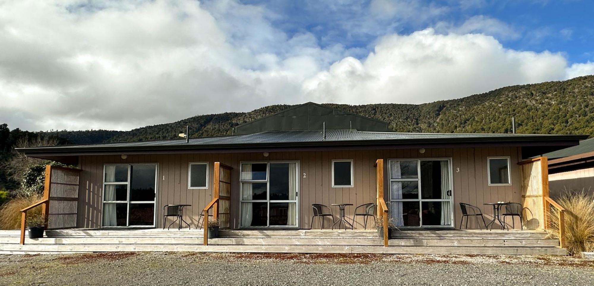 The Crossing Lodge & Backpackers Erua Buitenkant foto