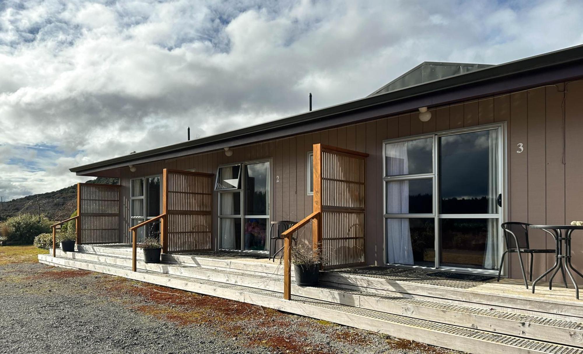 The Crossing Lodge & Backpackers Erua Buitenkant foto