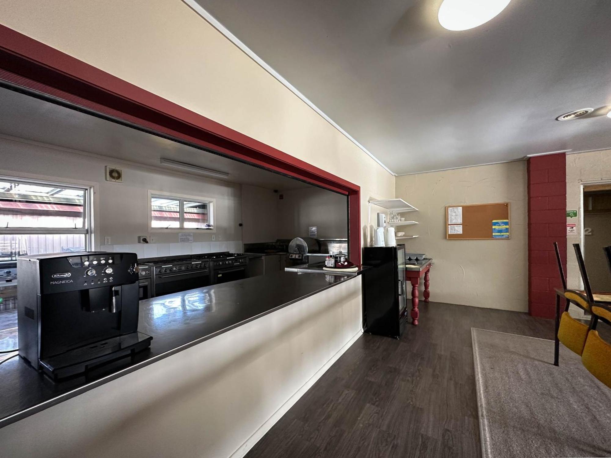 The Crossing Lodge & Backpackers Erua Buitenkant foto