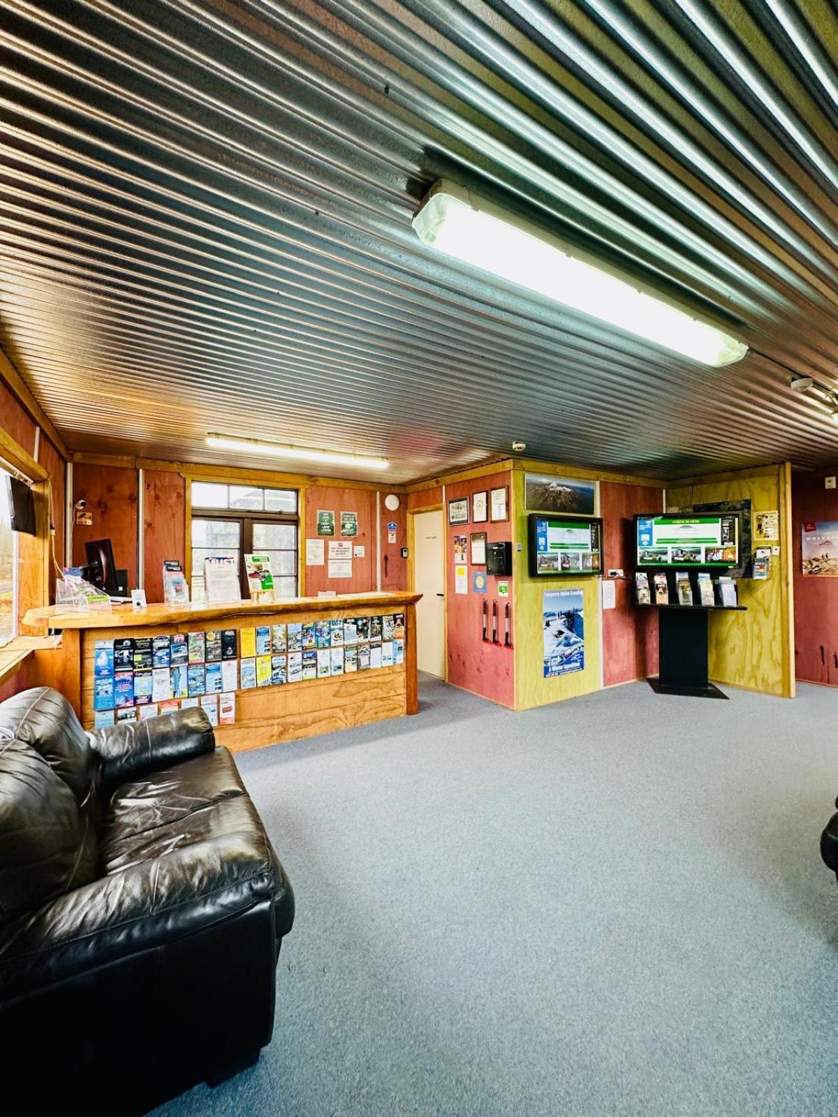 The Crossing Lodge & Backpackers Erua Buitenkant foto